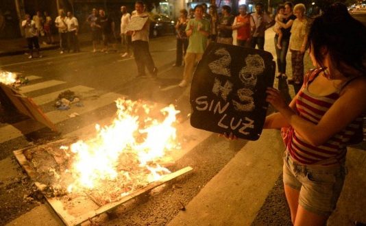 Se empieza a gestar una crisis política general para 2014 cortes de luz