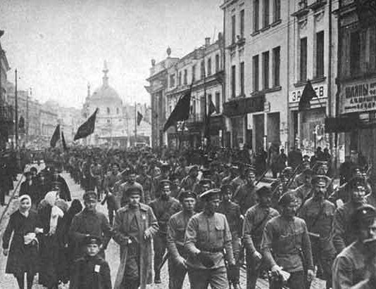 Cómo no romperse la nuca en el salto hacia las masas