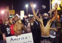 Estalla la bronca tras la farsa judicial que absolvió al policía asesino del joven afroamericano Michael Brown