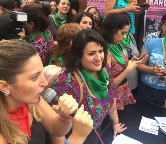 Manuela Castañeira en el pañuelazo por el derecho al aborto