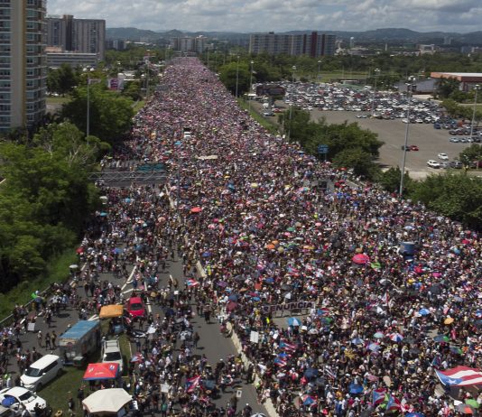 Medio millón en la Marcha del Pueblo exigiendo la renuncia de Rosselló