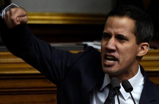 El gobierno de Fernández se solidariza con el golpista Guaidó