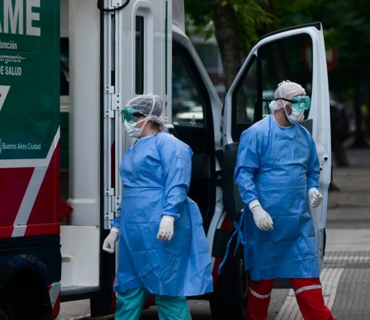 Argentina tiene la tasa más alta de personal de salud infectado con coronavirus