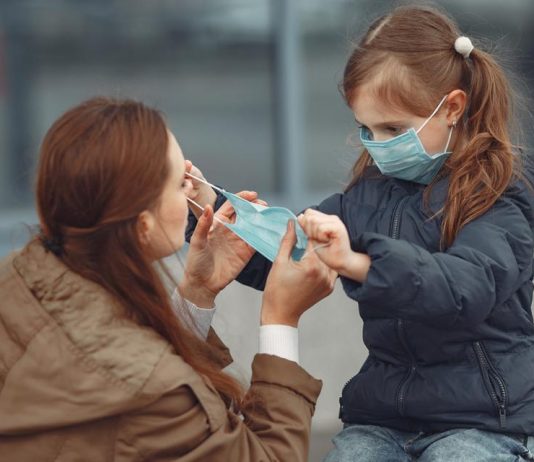 Según la ciencia: ¿el virus está en la ropa, en los zapatos, en el pelo?