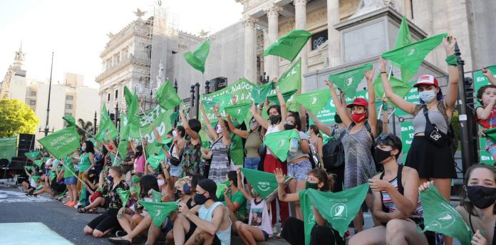 Nuevas trabas en el senado para dilatar y boicotear la legalización del aborto Nuevas trabas en el senado para dilatar y boicotear la legalización del aborto