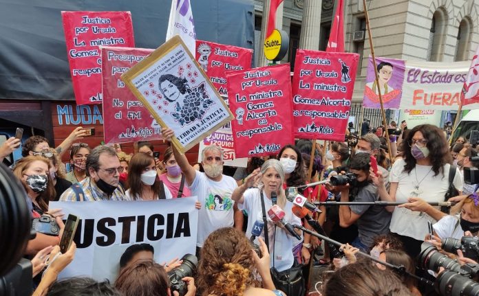 Madre de Úrsula La madre de Úrsula habla en la concentración