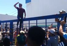 Vecinos y trabajadores bloquean frigorífico Arrebeef contra los despidos