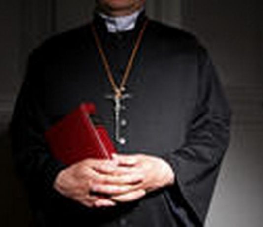 La justicia absuelve a un cura abusador