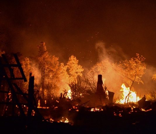 «Hay localidades rodeadas por el fuego y completamente aisladas»