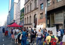 Trabajadores de Clínica San Andrés acampan en el PAMI