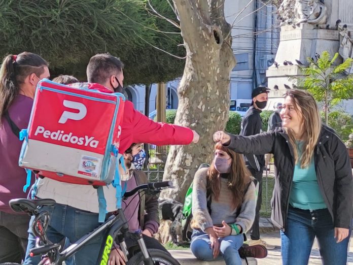 Manuela Castañeira en campaña 1
