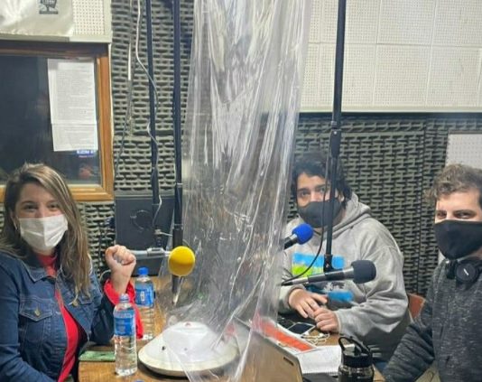 Manuela Castañeira, de campaña en Bahía Blanca