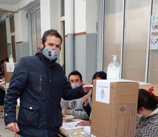 La Plata: Simonetti del Nuevo MAS votó en la Técnica 9