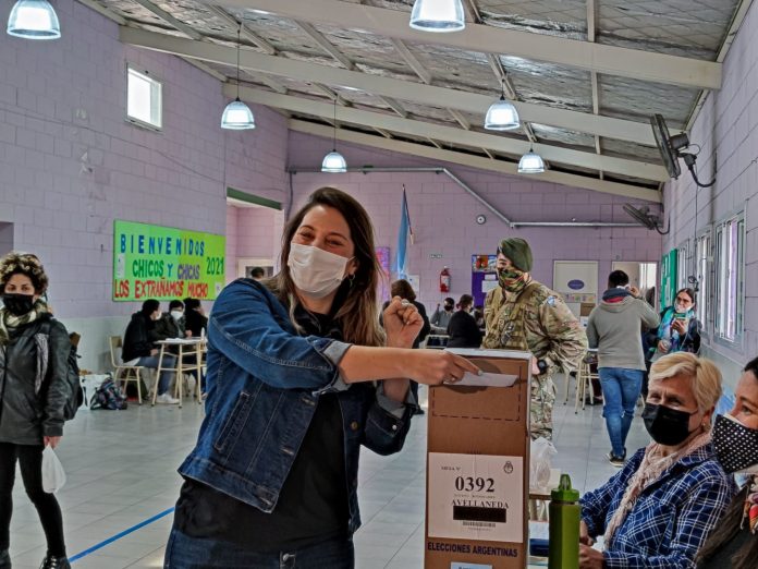 Votó Manuela Castañeira