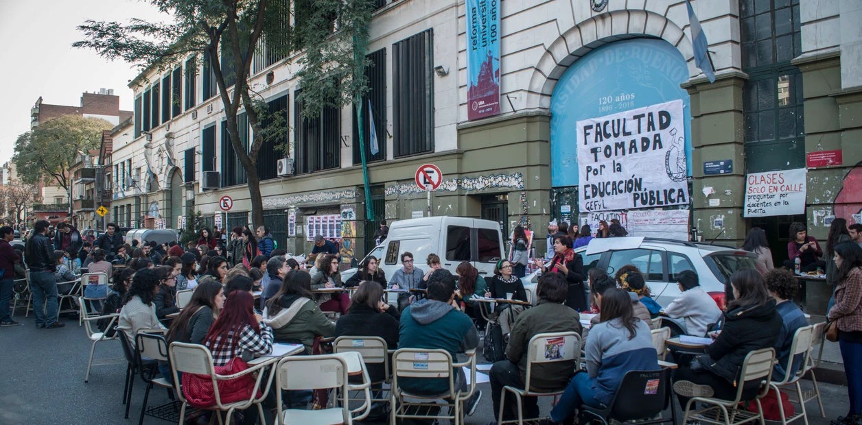 «No vengas a hacer política a la facultad»