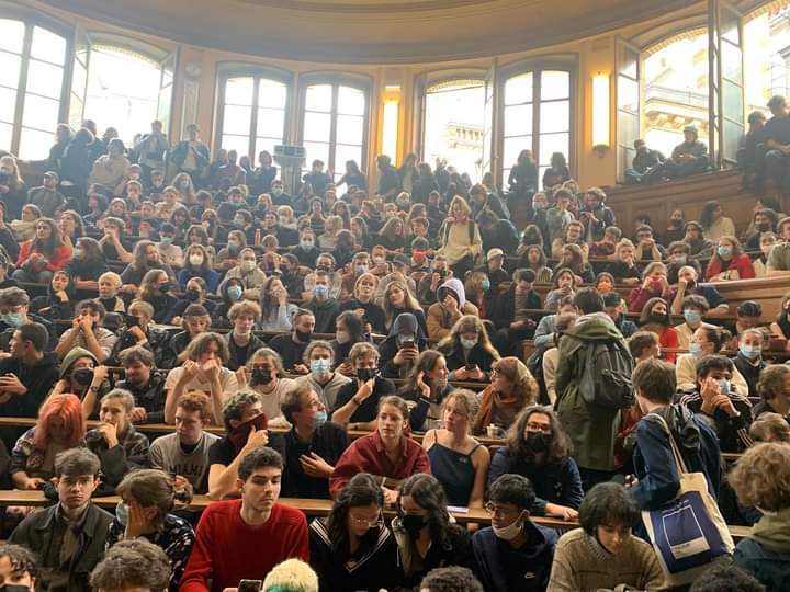 «Ni Macron ni Le Pen»: multitudinaria asamblea de estudiantes antifascistas en la Sorbona