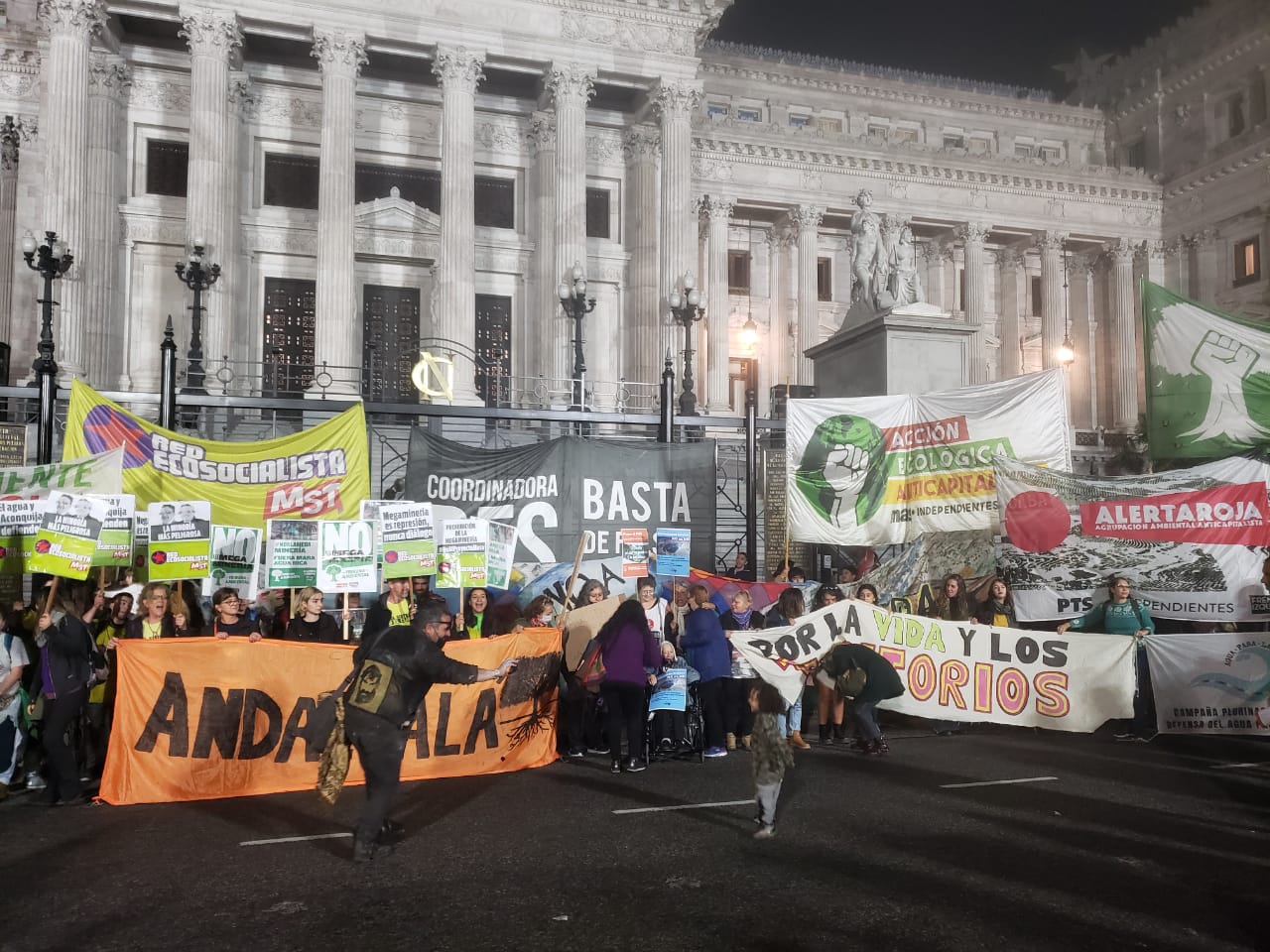 El Frente de Todos justifica la represión en Andalgalá
