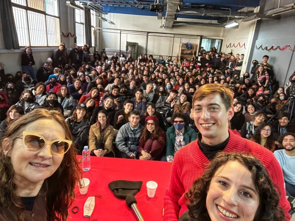 Lucrecia Martel participó de una actividad en la Universidad Nacional de las Artes y causó furor entre los estudiantes