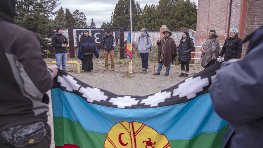 Se reaviva la campaña anti-mapuche por un acto en la Universidad del Comahue Acto mapuche en la UNCO