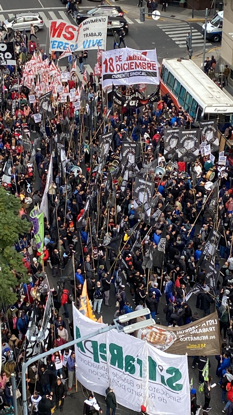 Por sus reclamos: paro y movilización de los obreros del neumático