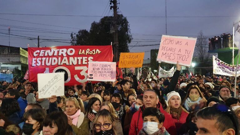 Lomas de Zamora: Se movilizaron para repudiar la represión a estudiantes y docentes