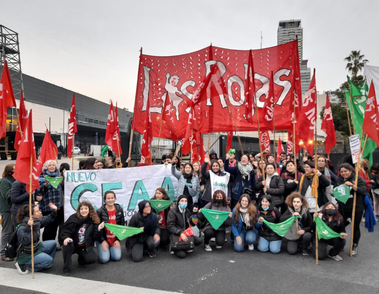 Marcharon a la Embajada de EE.UU. contra el fallo anti-aborto