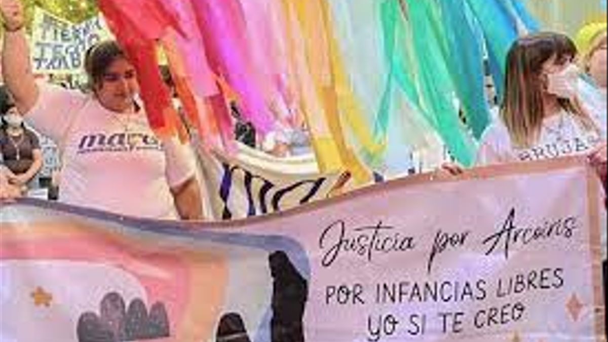 Caso Arcoíris: su madre pide ayuda ante la decisión judicial de revincular a la menor con su abusador