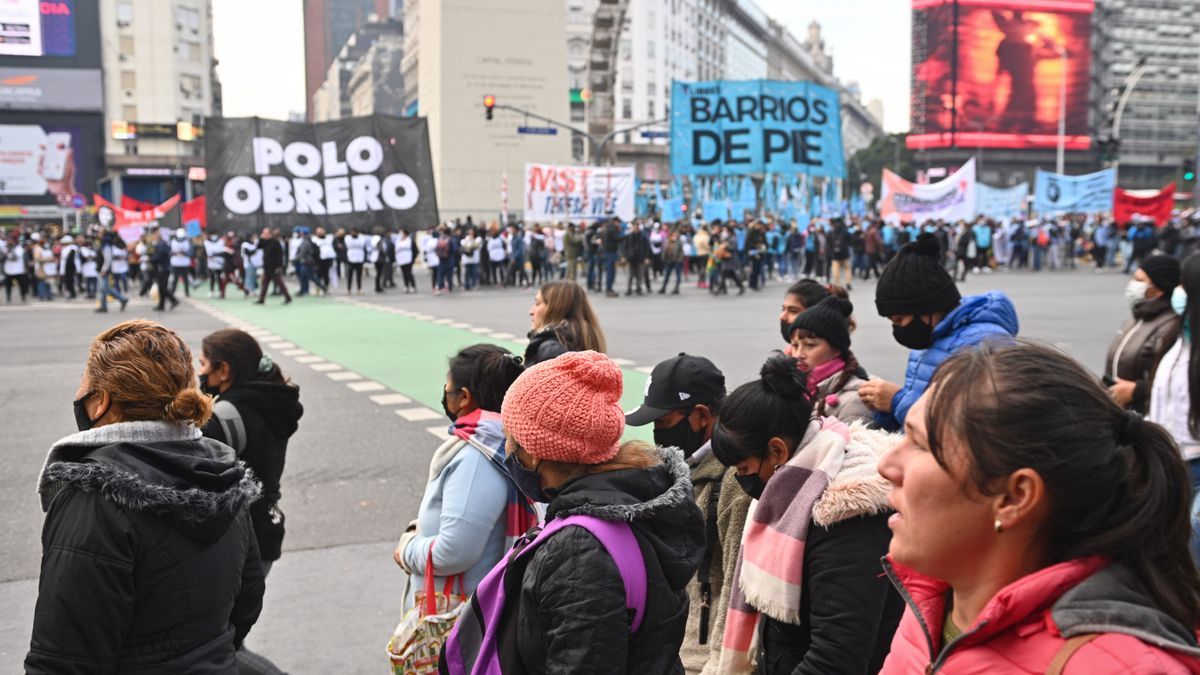 El gobierno evalúa traspasar 200.000 planes a los municipios Movimientos Sociales