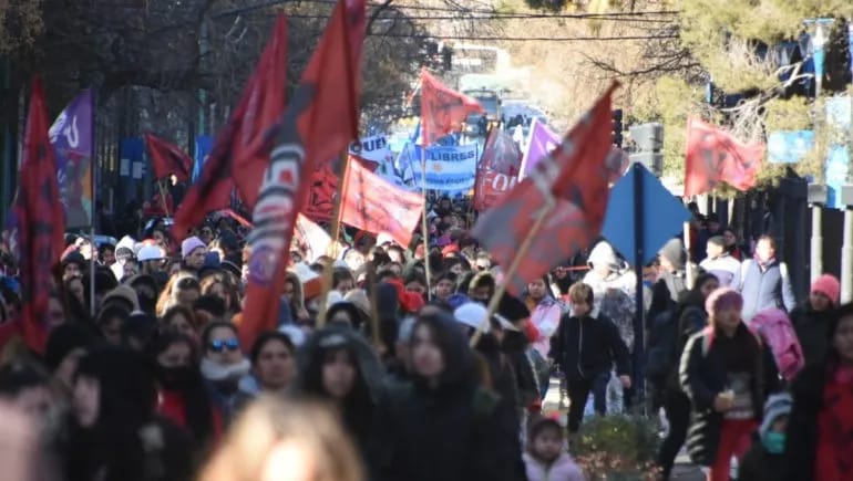 Neuquén: miles se movilizaron en la jornada nacional de las organizaciones sociales y la izquierda