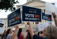 Kansas: triunfa en referéndum la ratificación del derecho al aborto