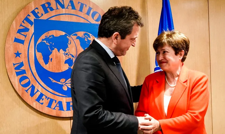 El FMI «felicitó» a Massa y prepara un desembolso de U$S4.100 millones