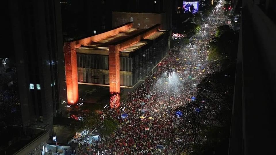 Derrota de Bolsonaro: «ta na hora du Jair ja ir embora, ya es la hora de irse»