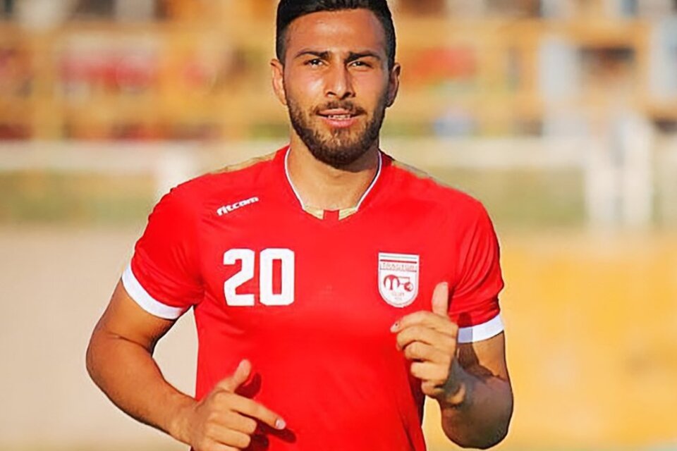 Irán: el régimen teocrático condena a muerte al ex futbolista Amir Nasr Azadani