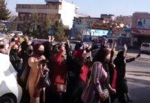 Valientes mujeres resisten la prohibición de su educación en Afganistán