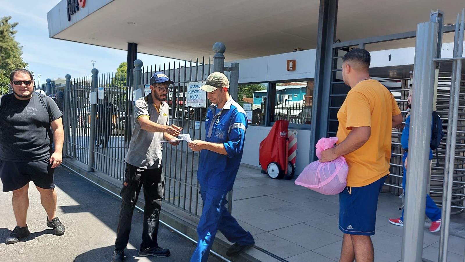SUTNA: campaña por la reincorporación de Facundo Díaz y contra todos los despidos en el neumático