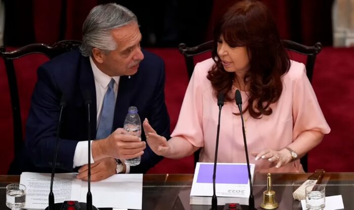 Manuela Castañeira: «el presidente habla de un país que nadie ve»