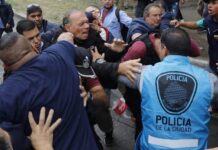 Repudio: detuvieron a dos colectiveros que protestaron por Daniel Barrientos