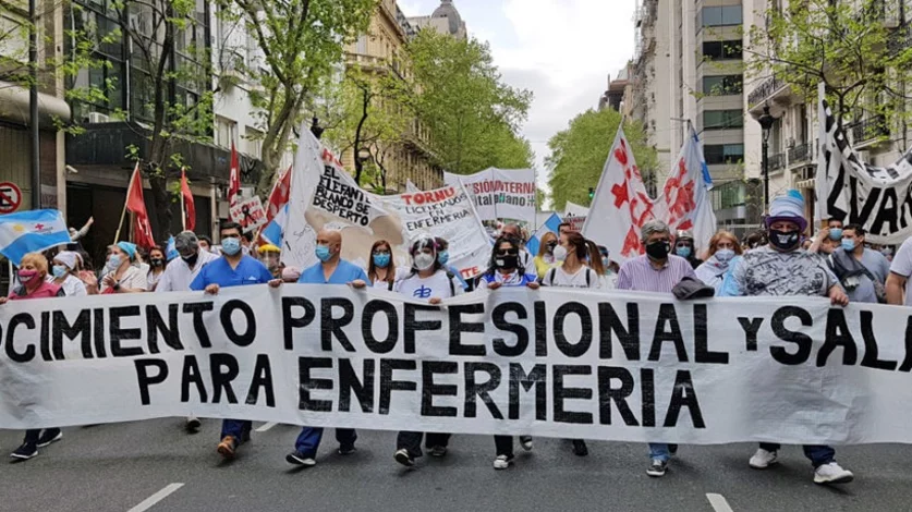 Enfermería CABA: movilización en reclamo por el reconocimiento profesional reconocimiento profesional