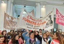 Por salario: docentes movilizados realizaron permanencia en el Ministerio de Educación bonaerense Ocupación del Ministerio de Educación