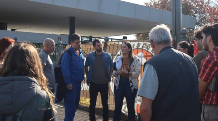 Con los obreros del neumático: Manuela Castañeira en FATE Manuela Castañeira en FATE