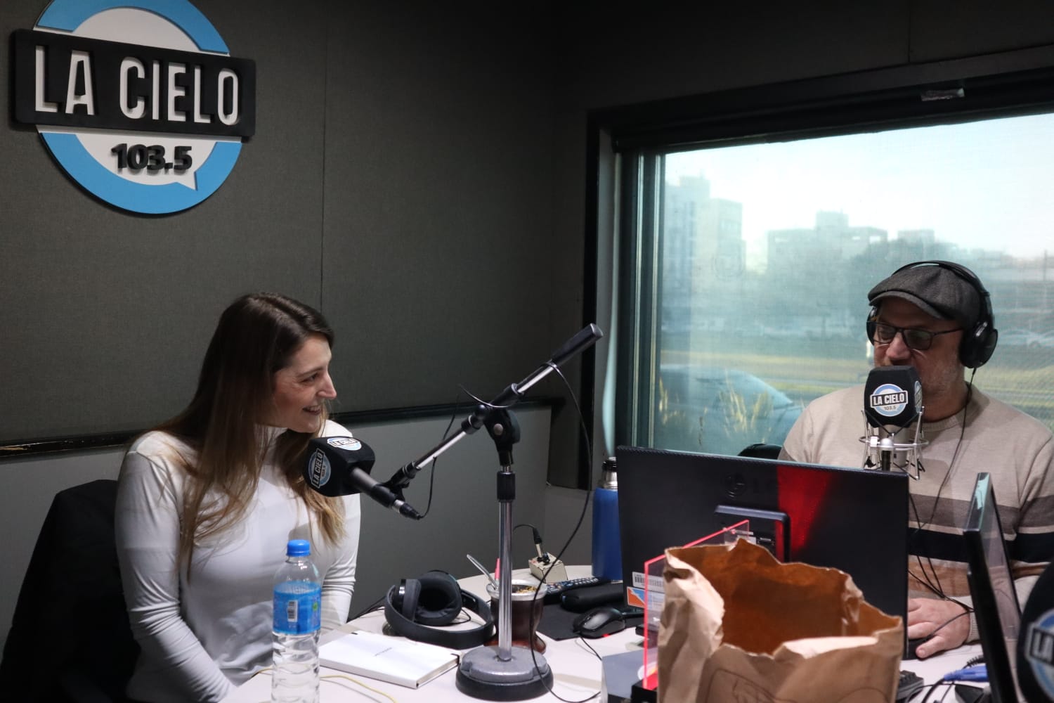 Manuela Castañeira recorre La Plata con la campaña por un salario mínimo de 500 mil pesos Manuela Castañeira recorre La Plata