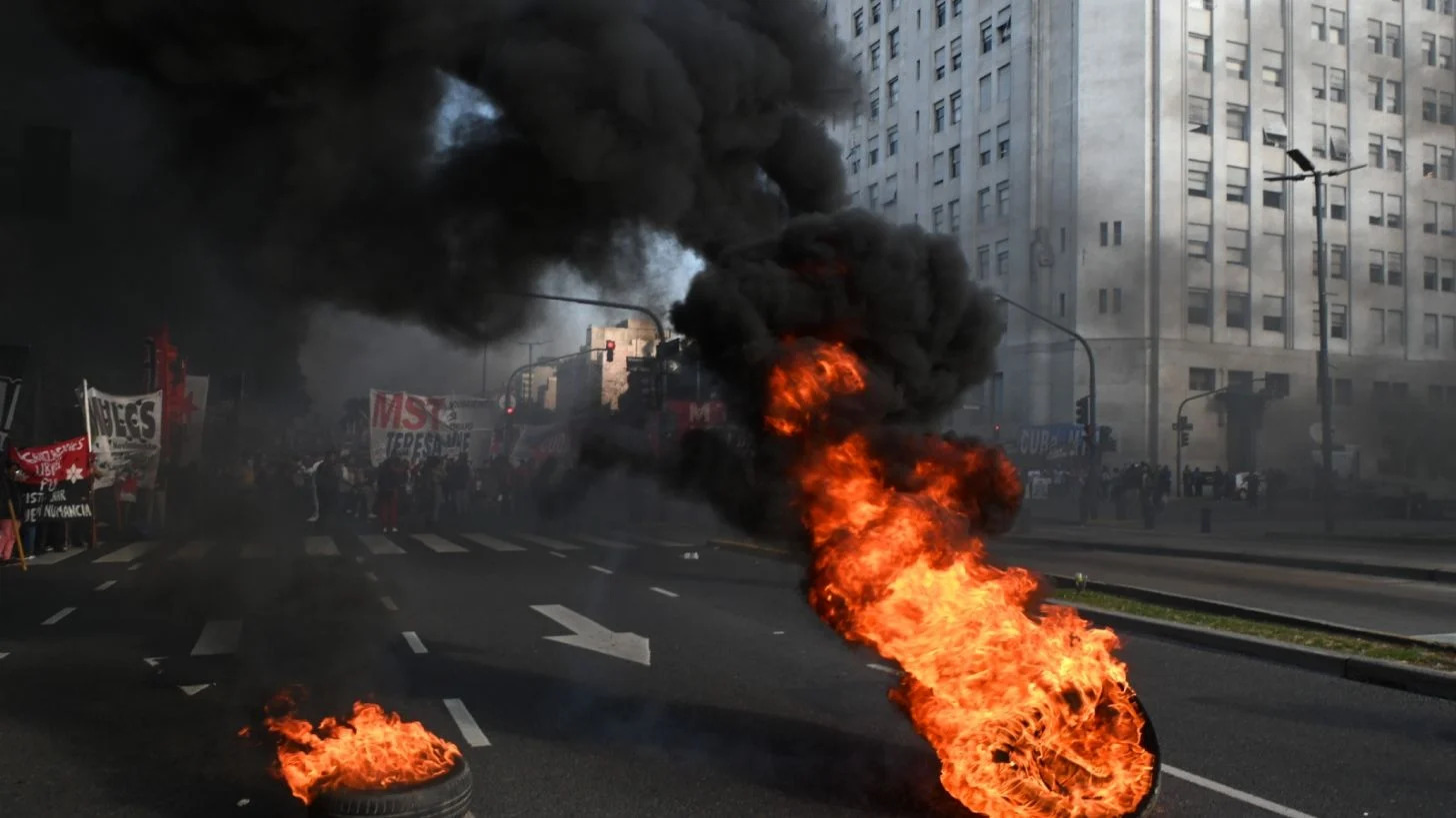 Protesta de los movimientos sociales: 80 cortes en el país