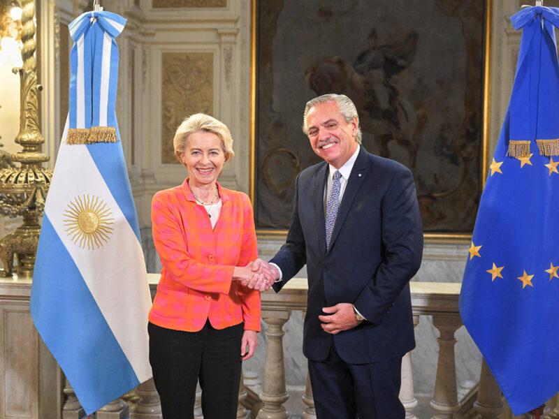 Qué dice el acuerdo con la Unión Europea que firmó Alberto Fernández El acuerdo con la Unión Europea que contiene objetivos ambientalistas para unos, extractivismo de los recursos naturales para otros.