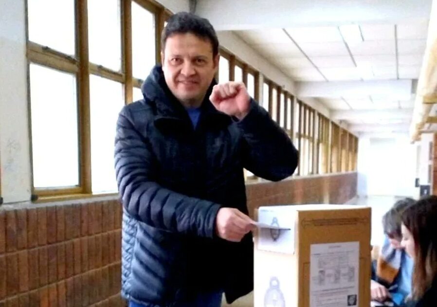 Votó Lucas Ruiz, precandidato a vicepresidente por el nuevo MAS