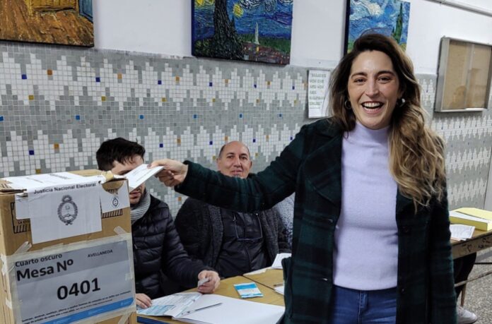 Votó Manuela Castañeira