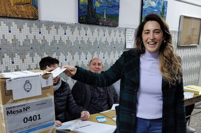 Votó Manuela Castañeira, precandidata a presidenta por el Nuevo MAS