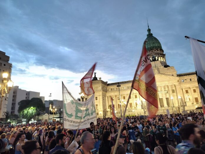 Cacerolazo del arte y la cultura