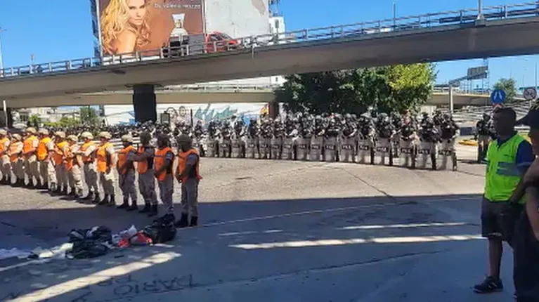 Paro general: requisas y retenes en los accesos para intentar frenar la movilización Operativo en Puente Pueyrredon