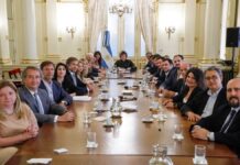 Ley Ómnibus y DNU: Milei apura a un Congreso titubeante mientras crece el descontento social Milei Ley Ómnibus Congreso