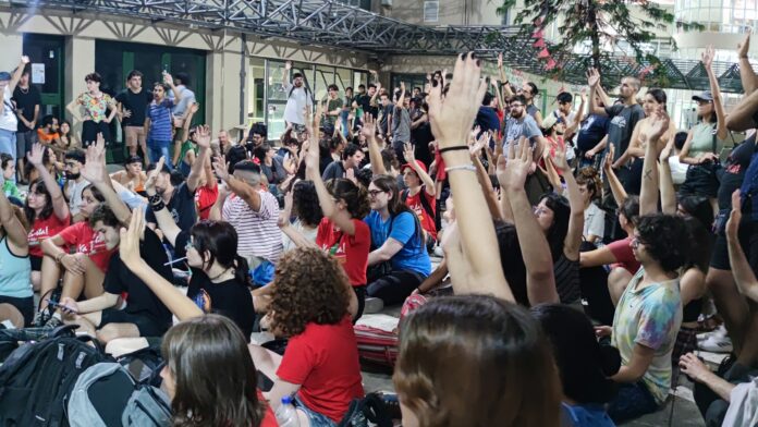 Cacerolazo educativo Cacerolazo educativo